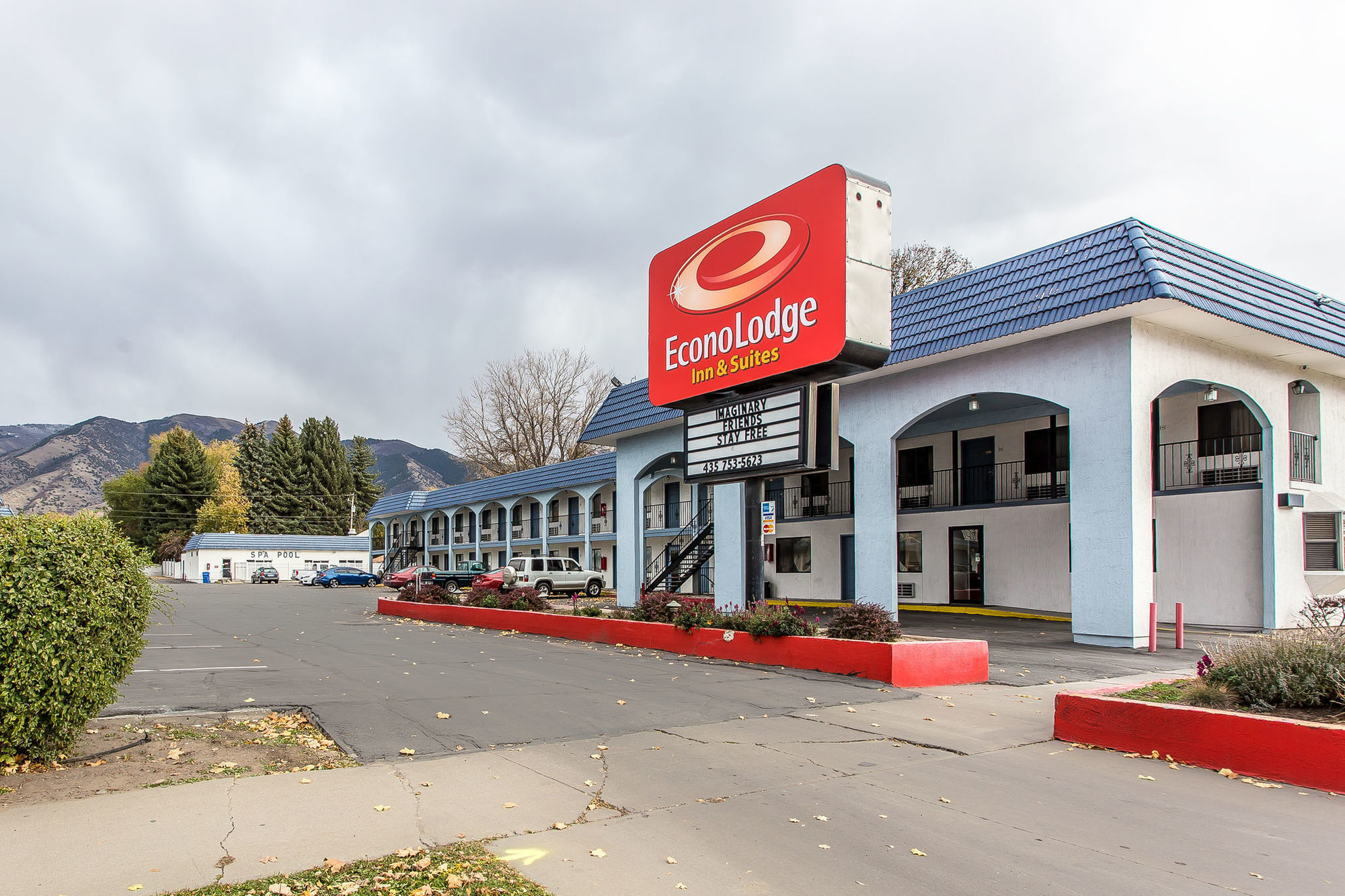 Econo Lodge Inn & Suites Logan Exterior photo